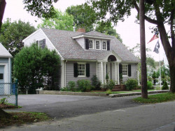 96 Fordham Rd, Newton, MA 02465-1226