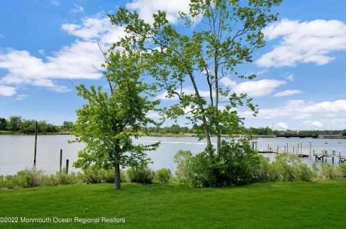 56 Rivers Edge Dr, Little Silver NJ 07739-1706 exterior