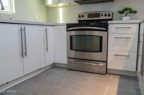 3018 Blackhawk Dr, Phoenix AZ  85050-4706 exterior