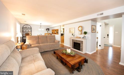 6605 Windsor Ct, Columbia MD 21044-4102 exterior