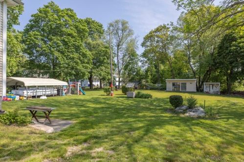 20 St, Taunton MA 02780-4392 exterior