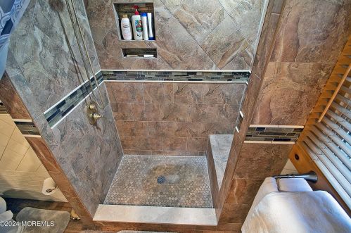 1062 Lakehurst Ave, Jackson Twp NJ 08527-5250 exterior