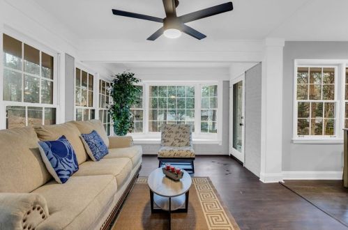 2022 Deren Way, Atlanta GA  30345-3710 exterior