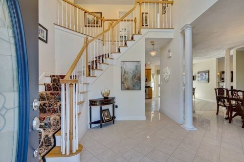 1 Fairbanks Ln, North Reading, MA 01864-2836