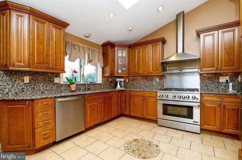 422 Meadowcroft Rd, West Deptford NJ 08096-4007 exterior