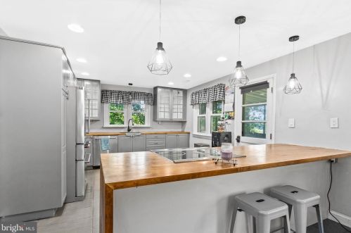 716 Creek Ln, West Deptford NJ 08051-1631 exterior