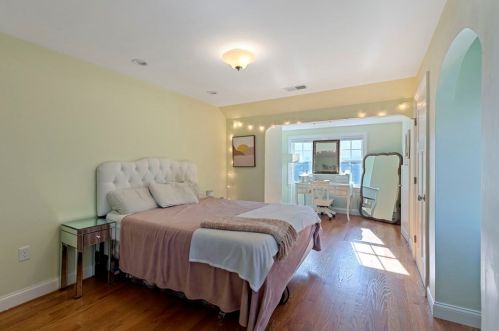 82 Day St, Newton MA 02466-2906 exterior