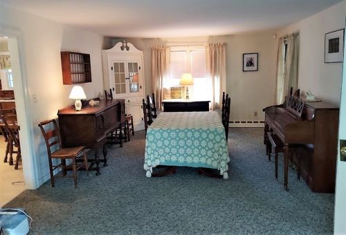 203 Delmont Ave, Worcester MA 01604-2136 exterior