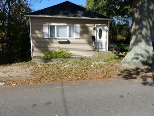 130 Rice Rd, Quincy MA  02170-3528 exterior