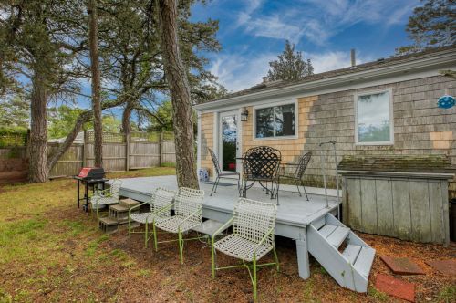 280 Great Pond Rd, Eastham MA  02642-2402 exterior