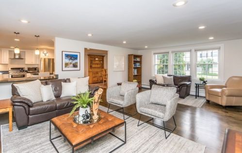 158 Oak St, Needham, MA 02492-2216