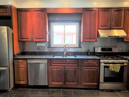 61 Thomas Burgin Pkwy, Quincy MA  02169-4209 exterior