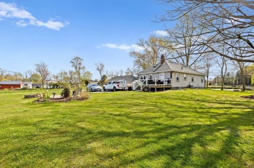 24 Main St, Berkley MA  02779-1399 exterior