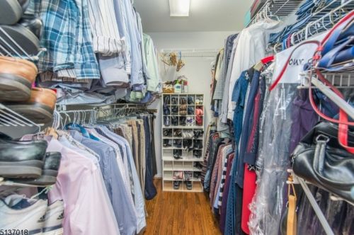 23 Brentwood Dr, East Hanover NJ 07936-2403 exterior