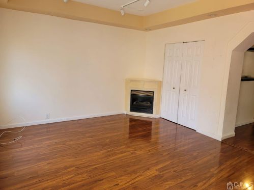 42 Larch St, Carteret NJ  07008-2465 exterior