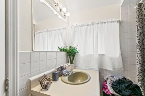 145 Church St, New Bedford MA 02745-5023 exterior