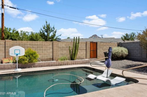 1936 Bethany Home Rd, Phoenix AZ 85015-2442 exterior