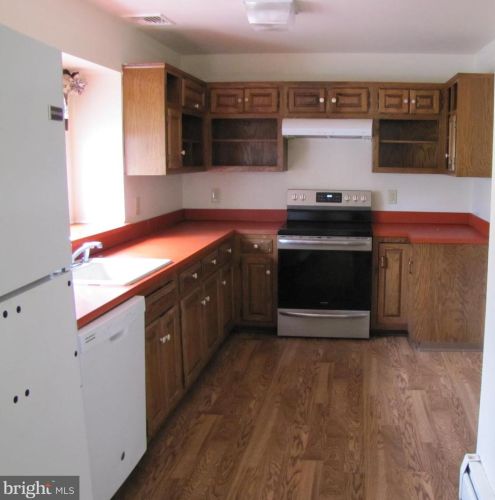 57 Ricker Dr, Skyline Lakes NJ 07456-1305 exterior