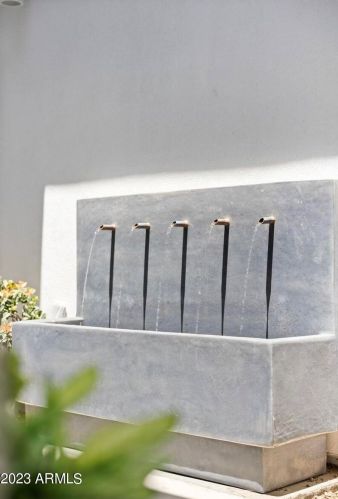 2205 Clarendon Ave, Phoenix AZ  85015-5436 exterior