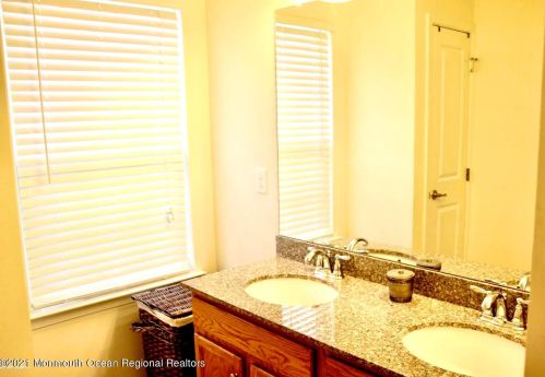 29 Jake Dr, Tinton Falls NJ 07712-7533 exterior