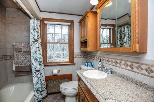 2 Chester Ave, Burlington MA 01803-1312 exterior