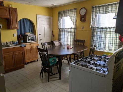 6 Berkeley St, Worcester MA 01605-3034 exterior