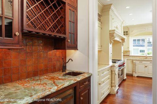 21 Vista Dr, Little Silver NJ  07739-1611 exterior