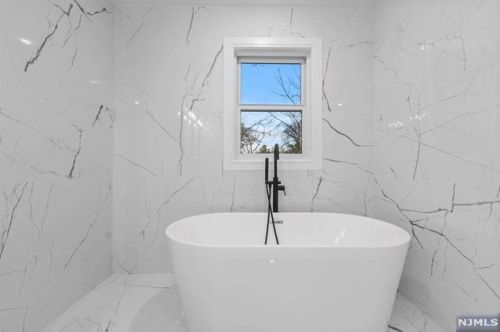 628 Knickerbocker Rd, Cresskill NJ  07626-1023 exterior