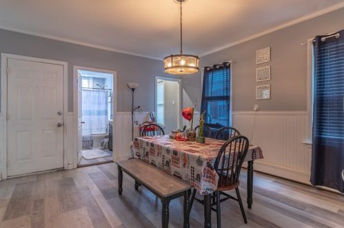 285 Earle St, New Bedford MA 02746-1814 exterior