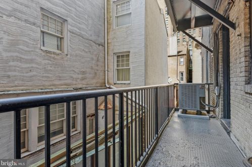 250 17th St, Philadelphia PA  19103-6311 exterior