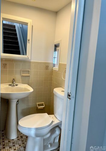 20 Lincoln Ave, Carteret NJ 07008-3115 exterior