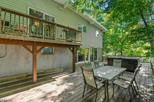 20 Robin Ln, Skyline Lakes NJ 07456-2932 exterior