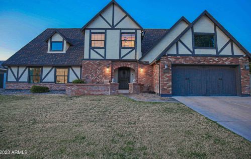 902 Claremont St, Phoenix AZ  85013-1360 exterior