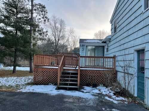 7 Fairfax St, Burlington MA  01803-2830 exterior