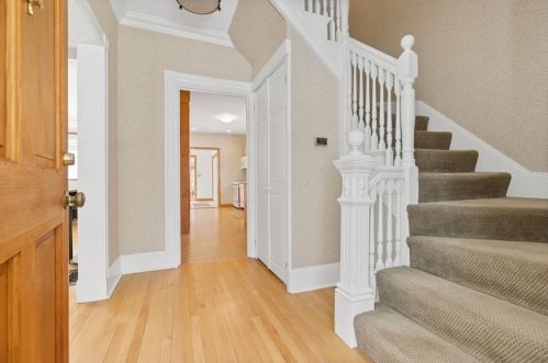 67 Bourne St, Newton MA 02466-1707 exterior