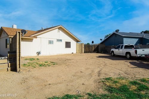 2322 Country Gables Dr, Phoenix AZ 85053-4532 exterior