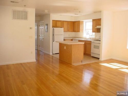 231 1st St, East Newark NJ  07029-2139 exterior