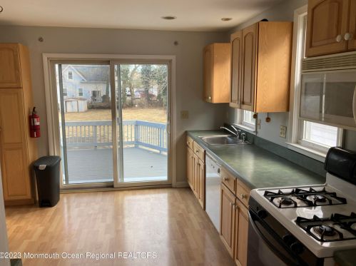 117 Pearl St, Tinton Falls NJ  07701-1524 exterior