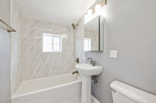 6908 29 Pl, Forest View IL 60402-2939 exterior