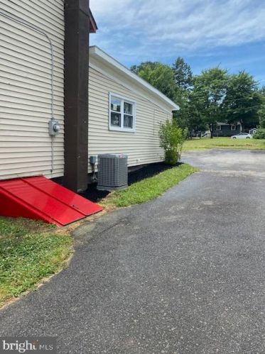 1564 Center St, West Deptford NJ  08086-3098 exterior