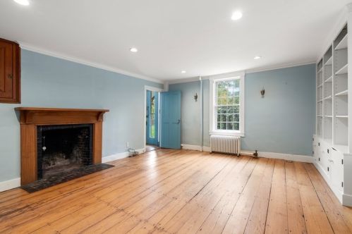 2 Brookshire Rd, Worcester MA 01609-1251 exterior