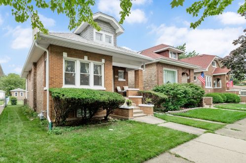 2518 Clinton Ave, Forest View, IL 60402-2563