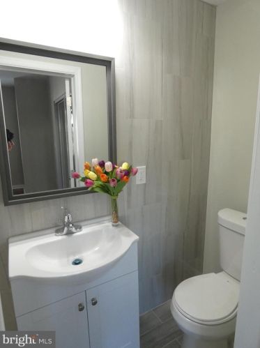 1920 Godfrey Ave, Philadelphia PA  19141-1302 exterior