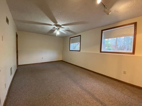 10 Hitching Post Rd, Amherst MA 01002-1155 exterior