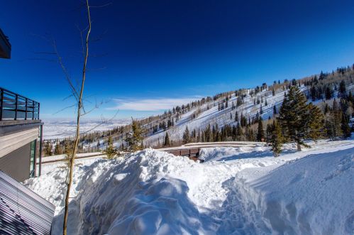 143 White Pne Cyn Rd, Park City UT 84060-6505 exterior