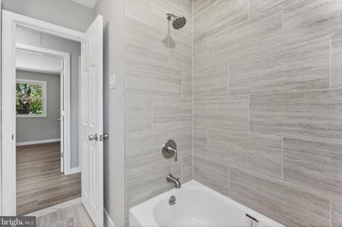 300 May Ave, West Deptford NJ 08096-1167 exterior