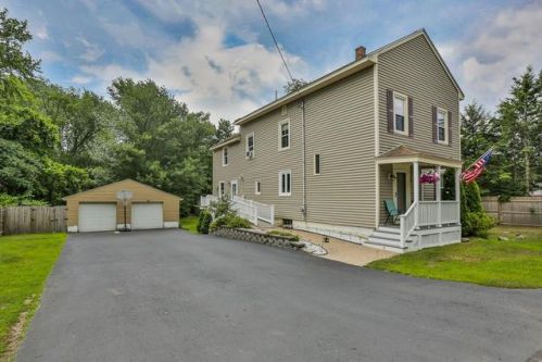 178 Main St, Groveland MA  01834-1316 exterior