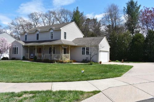 33 Maple Meadows Ln, Agawam, MA 01001-2473