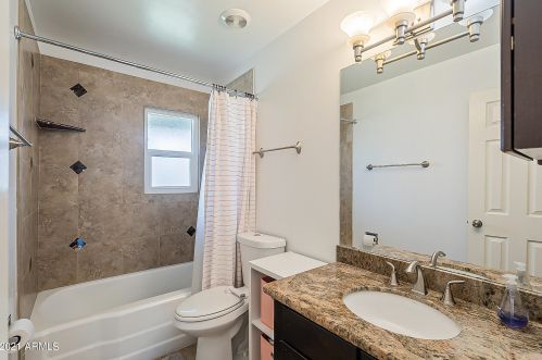 7819 17th Ave, Phoenix AZ  85021-7011 exterior