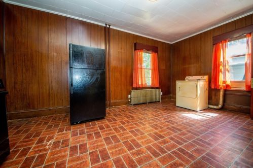 93 Grv St, Fall River MA 02720-5008 exterior